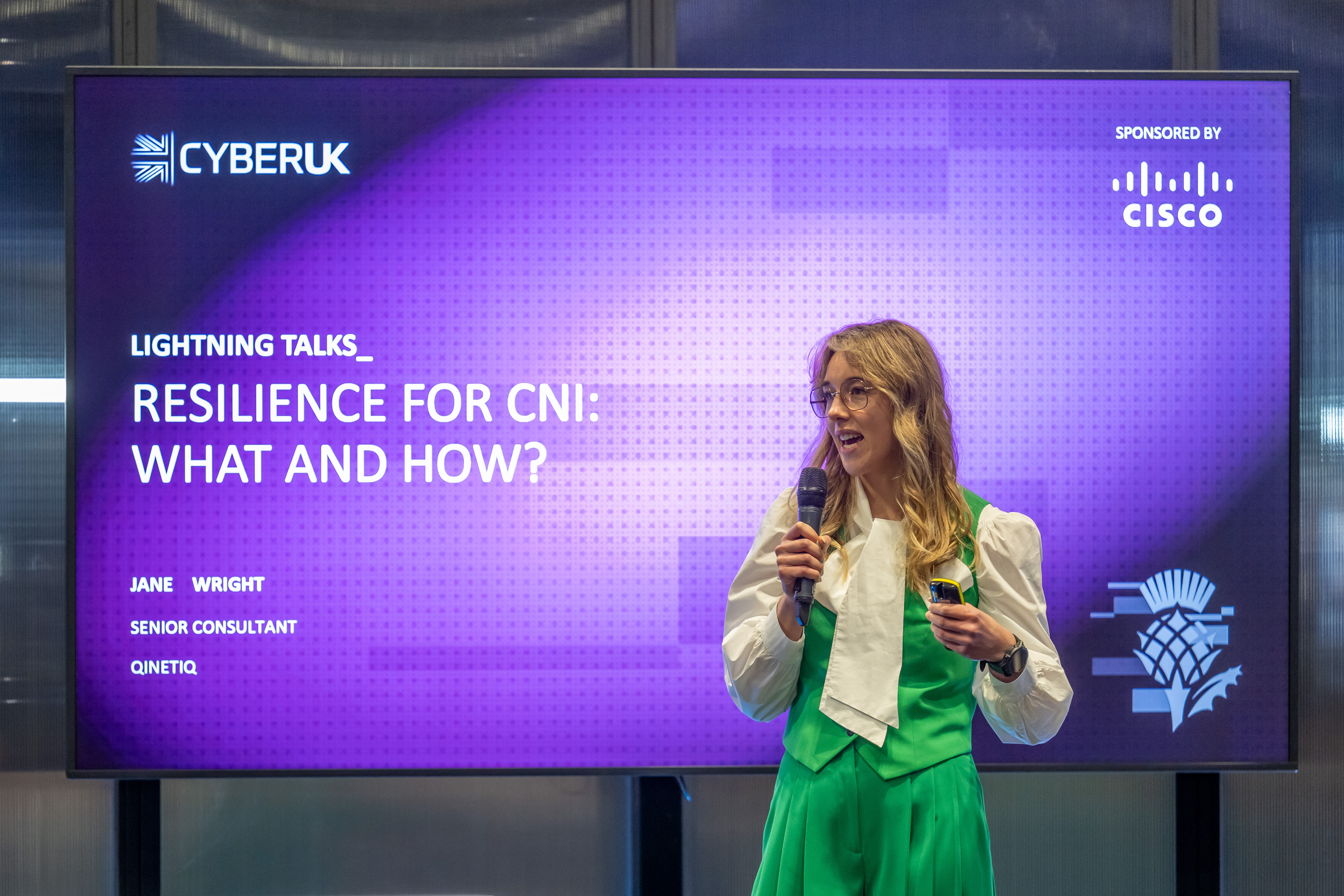Jane Wright delivering a lightning talk at CyberUK