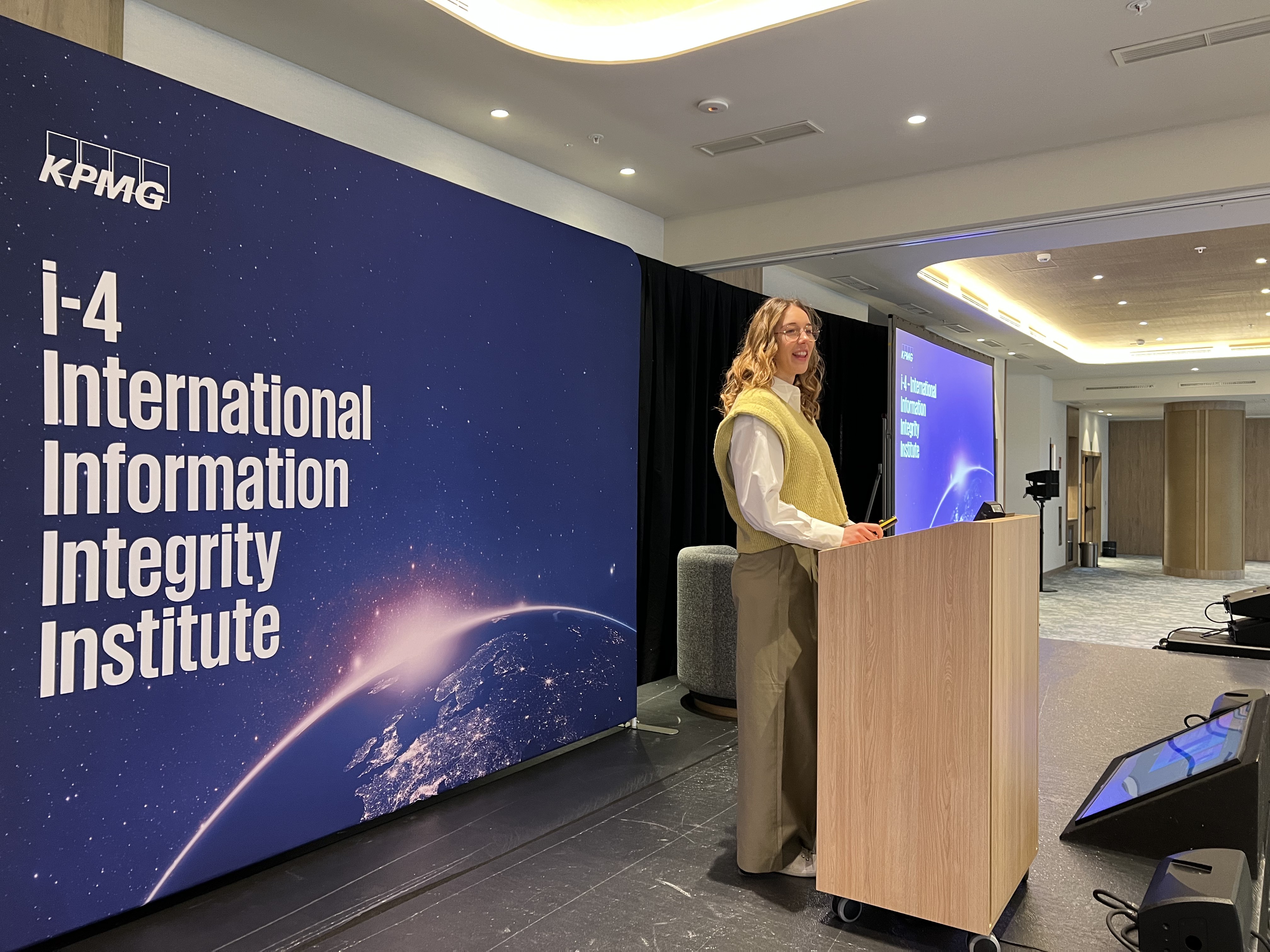 Jane Wright speaking at the KPMG International Information Integrity Institute