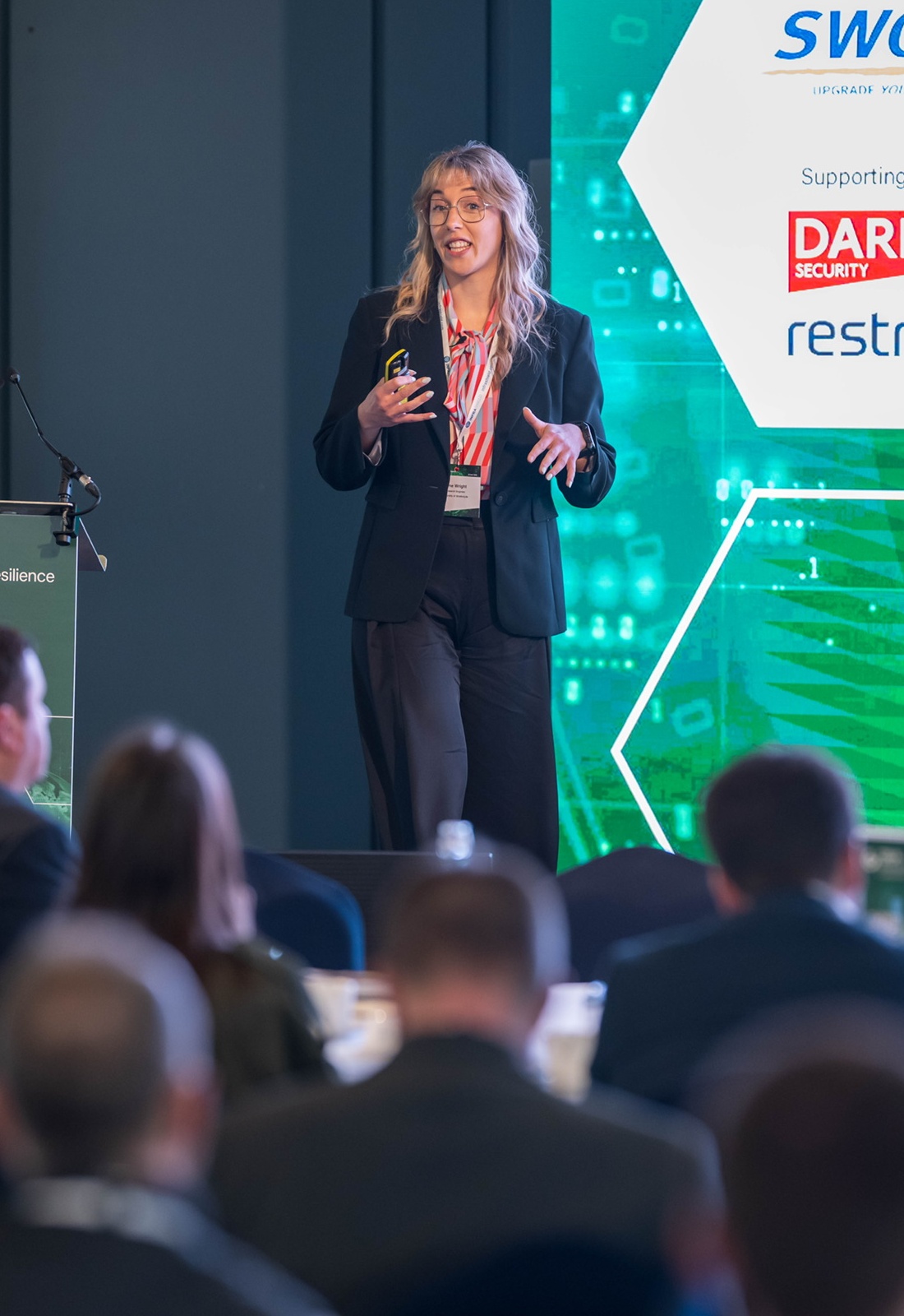 Jane Wright speaking at the OEUK Security and Resilience Conference